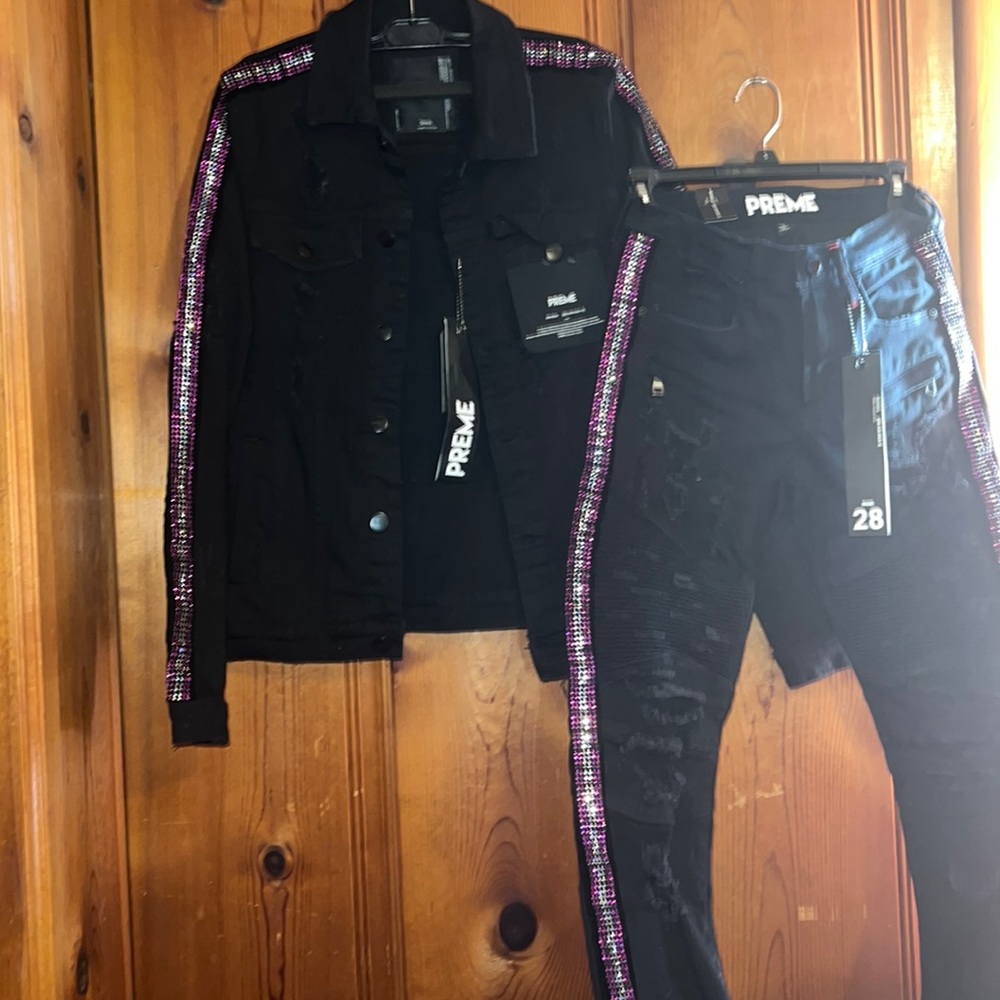 Preme men’s 2 piece black distressed and stretch jean outfit.